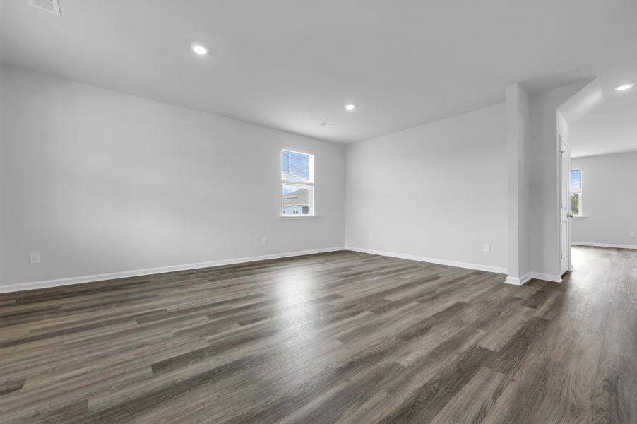 Spacious, unfurnished interior of a new home in Carolina Groves, Moncks Corner (Image 29).