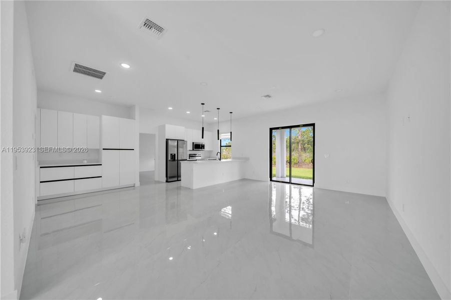 Spacious, unfurnished interior of a new home in , Lehigh Acres (Image 21).