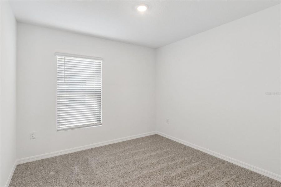 Spacious, unfurnished interior of a new home in Magnolia Pointe, Umatilla (Image 24).