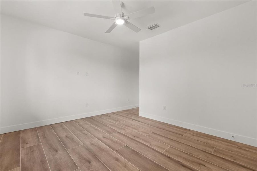 Spacious, unfurnished interior of a new home in , Winter Park (Image 21).