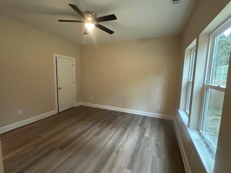 Spacious, unfurnished interior of a new home in , Beaufort (Image 16).