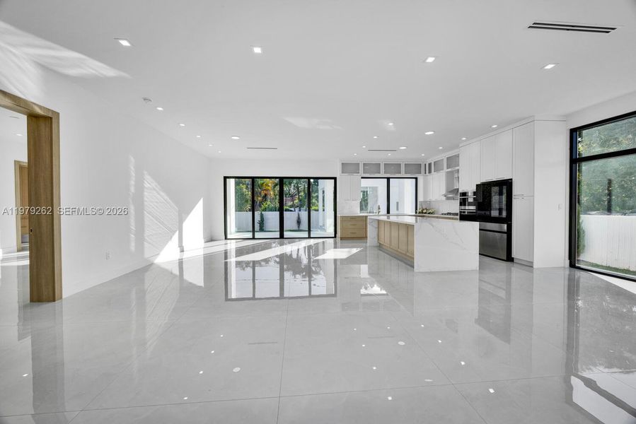 Spacious, unfurnished interior of a new home in , Miami Springs (Image 16).