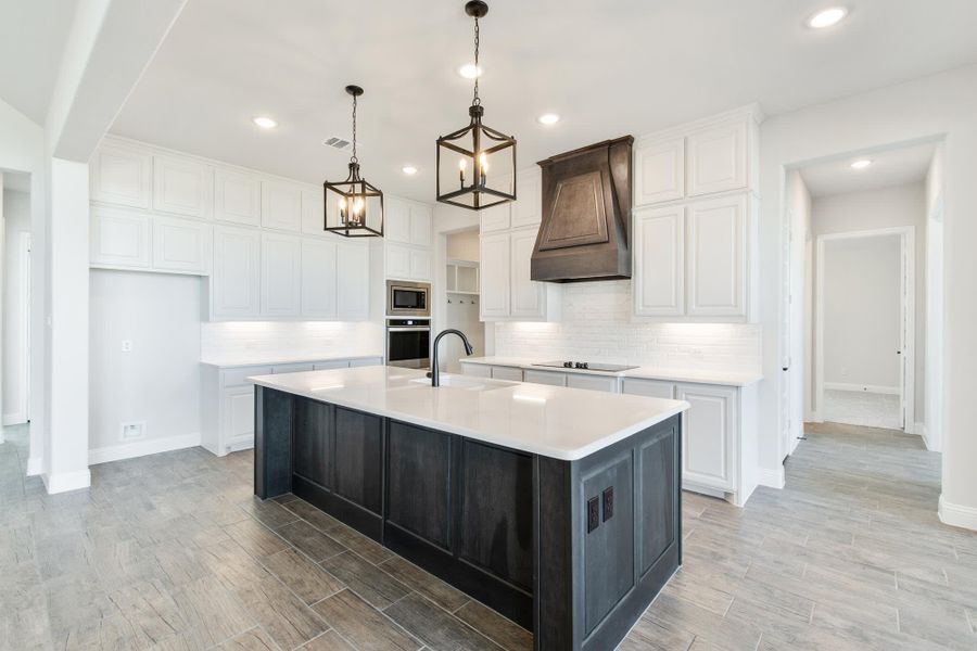 Kitchen | Concept 3141 at Hidden Creek Estates in Van Alstyne, TX by Landsea Homes