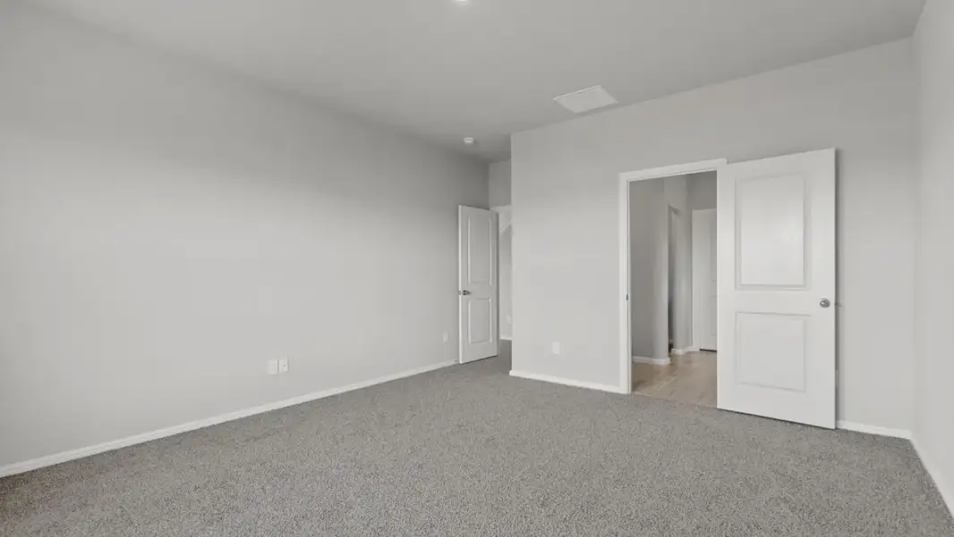 Representative unfurnished interior of a home built from the Midland by D.R. Horton in Audra Oaks, Denton (Image 25).