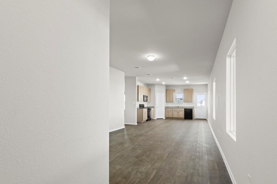 Spacious, unfurnished interior of a new home in Harvest Ridge, Elgin (Image 18).