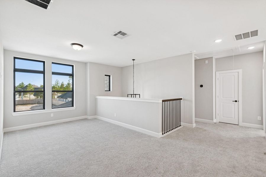 Spacious, unfurnished interior of a new home in Kresston, Montgomery (Image 38).