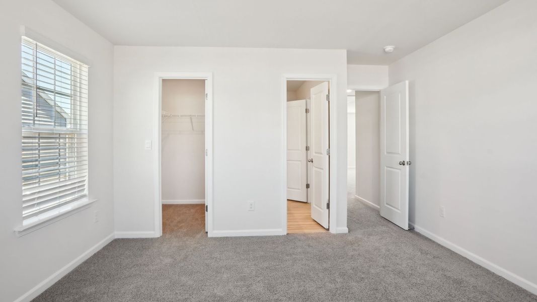 Spacious, unfurnished interior of a new home in Granite Falls, Lancaster (Image 27).