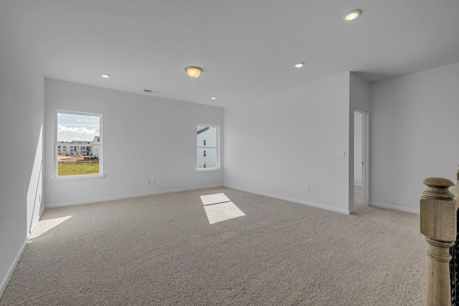 Spacious, unfurnished interior of a new home in Stratford Station, Lebanon (Image 17).