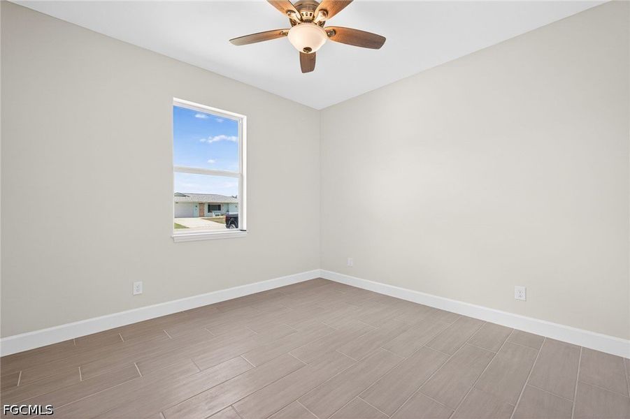 Spacious, unfurnished interior of a new home in Cape Coral, Cape Coral (Image 29).