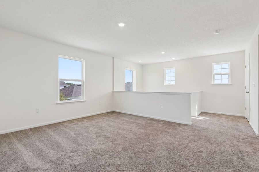 Spacious, unfurnished interior of a new home in Hawkes Meadow, Jacksonville (Image 16).