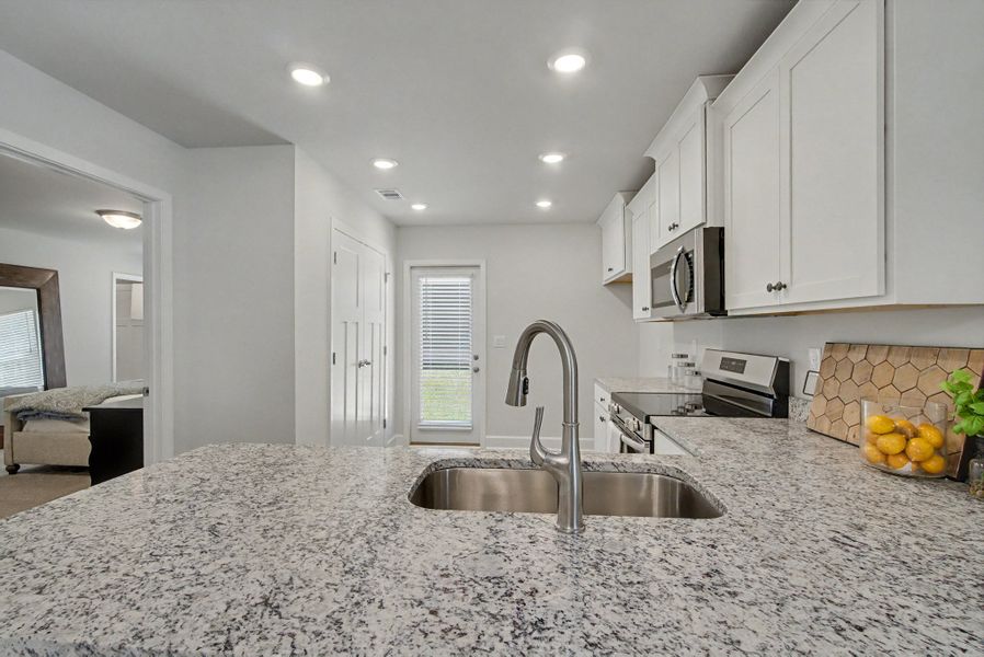 Representative interior finishes for a home built from the Plan 1250 by Adams Homes in Turtle Creek, Cantonment (Image 20).