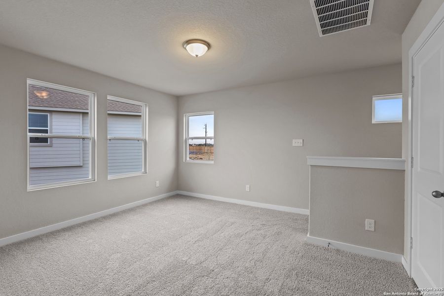 Spacious, unfurnished interior of a new home in Garden Grove, Schertz (Image 24).