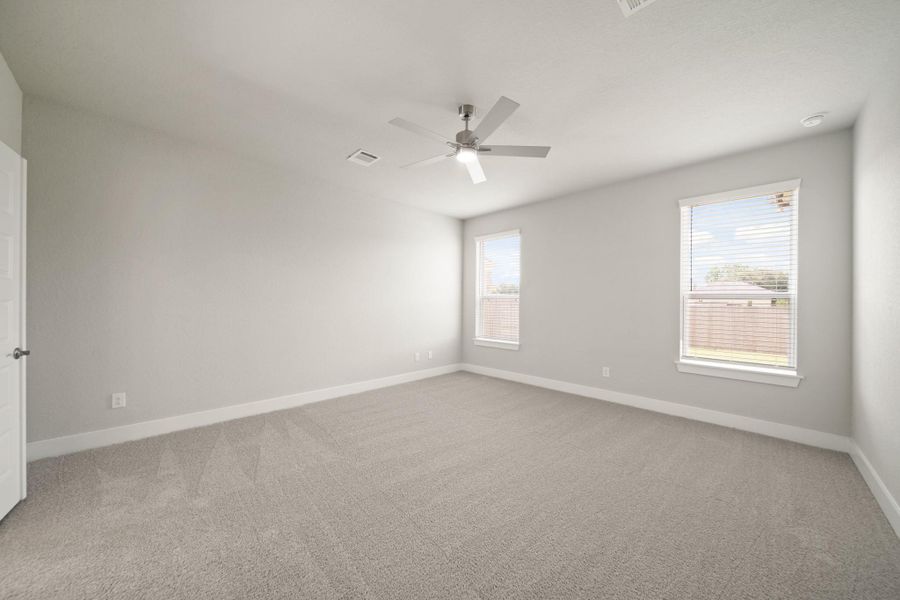 Spacious, unfurnished interior of a new home in Morton Creek Ranch, Katy (Image 27).