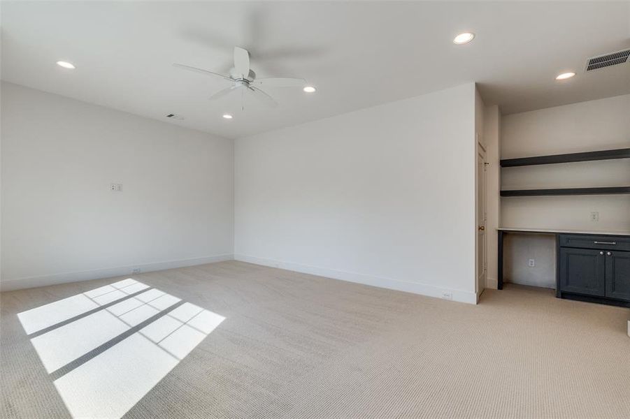 Unfurnished room with light carpet and ceiling fan