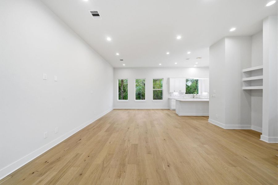 Spacious, unfurnished interior of a new home in , Houston (Image 26).