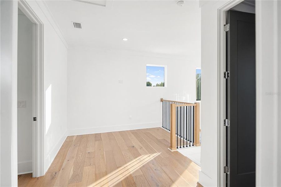 Spacious, unfurnished interior of a new home in , Sarasota (Image 44).