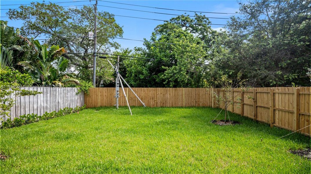 Exterior details and patio area of a home in , Fort Lauderdale (Image 28). Exterior details and patio area of a home in , Fort Lauderdale (Image 28).