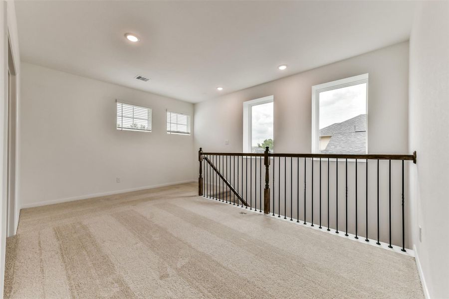 Spacious, unfurnished interior of a new home in Anderson Lake, Houston (Image 17).