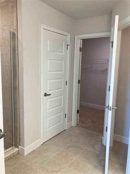 Spacious, unfurnished interior of a new home in , Ocala (Image 7).