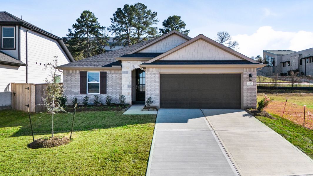 Front exterior of a new home in Montgomery Ridge, Montgomery, TX, highlighting curb appeal (Image 1). Front exterior of a new home in Montgomery Ridge, Montgomery, TX, highlighting curb appeal (Image 1).