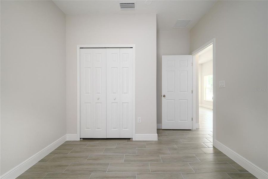 Spacious, unfurnished interior of a new home in , Orlando (Image 28).