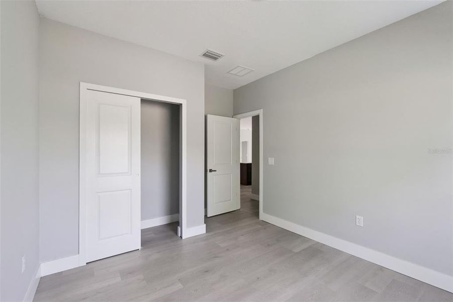 Spacious, unfurnished interior of a new home in , Davenport (Image 12).