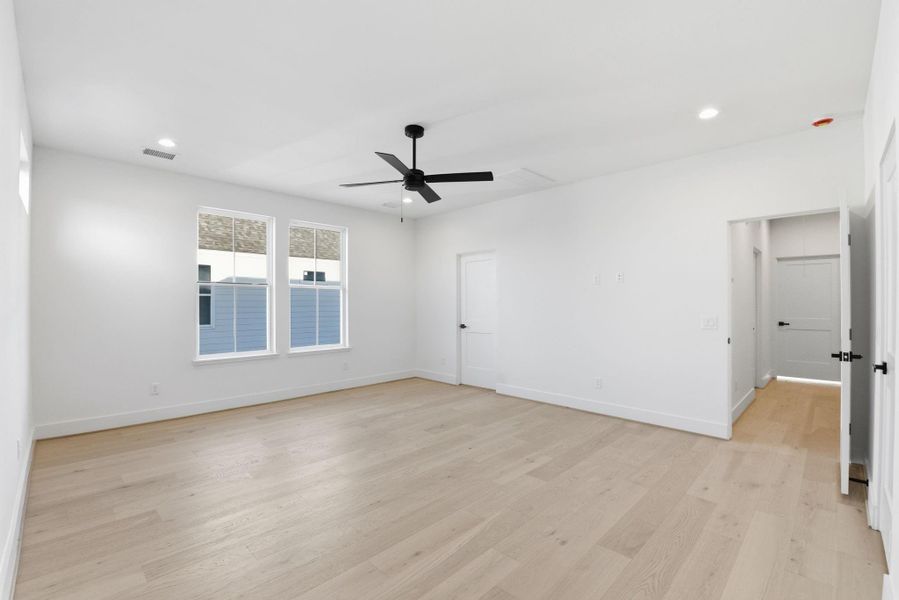 Spacious, unfurnished interior of a new home in , Houston (Image 29).