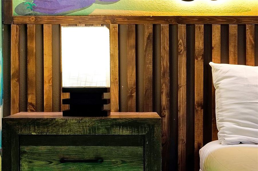 Exterior details and patio area of a home in Windsor Island Resort, Davenport (Image 28).