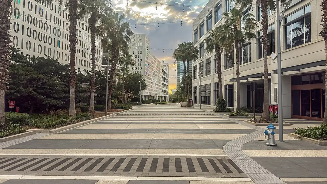 Condo located in St. Cloud, FL showcasing its design and architecture (Image 3).