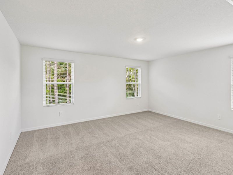 Spacious, unfurnished interior of a new home in Bradford Park, Ormond Beach (Image 11).