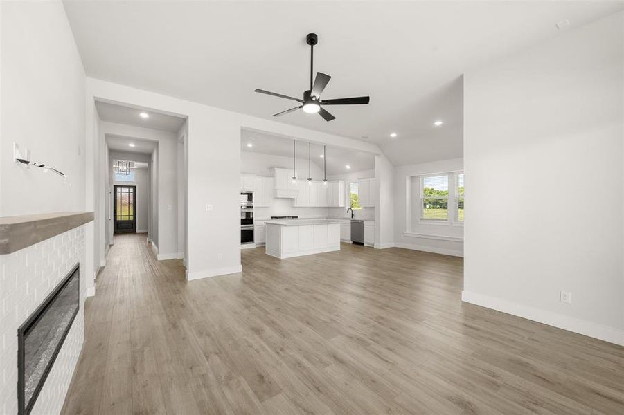 Spacious, unfurnished interior of a new home in Oaks of North Grove, Waxahachie (Image 14). Spacious, unfurnished interior of a new home in Oaks of North Grove, Waxahachie (Image 14).