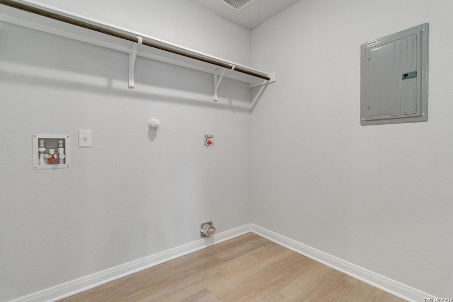 Spacious, unfurnished interior of a new home in Willow Point, San Antonio (Image 18).