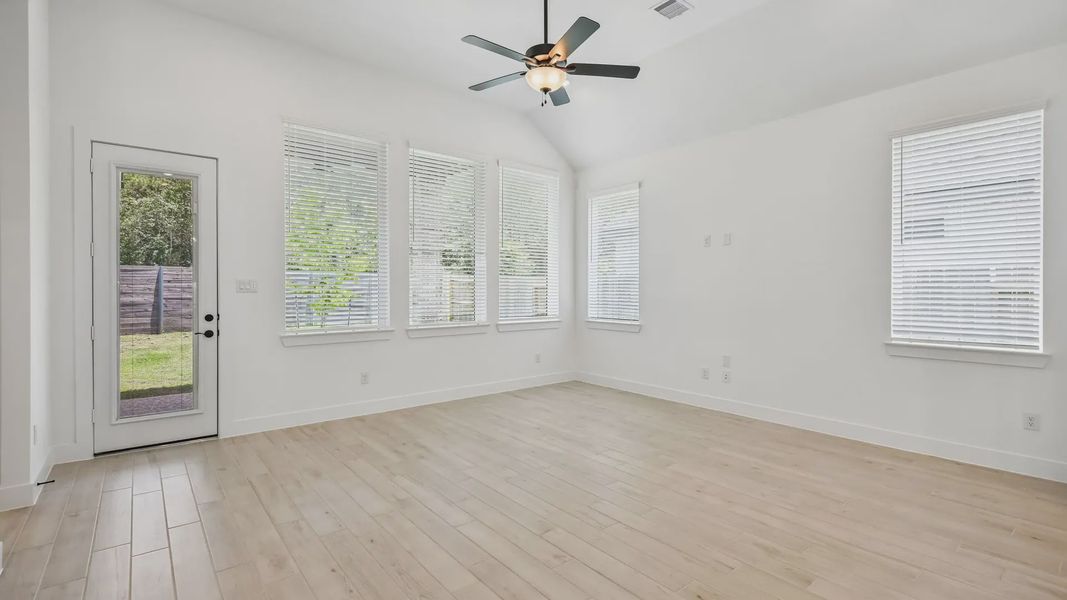 Spacious, unfurnished interior of a new home in Artavia, Conroe (Image 19).