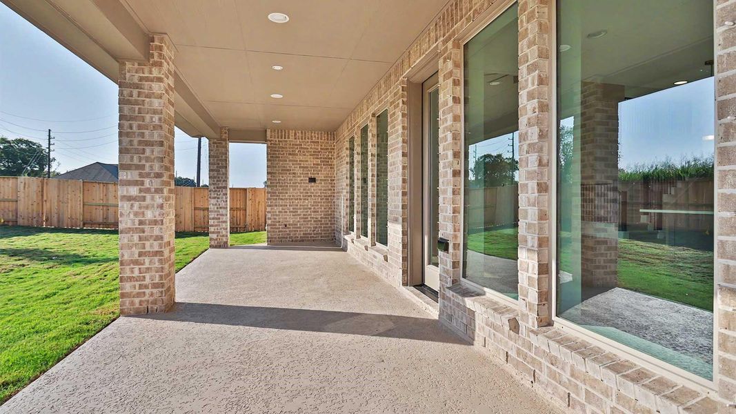Exterior details and patio area of a home in Meridiana, Manvel (Image 3).