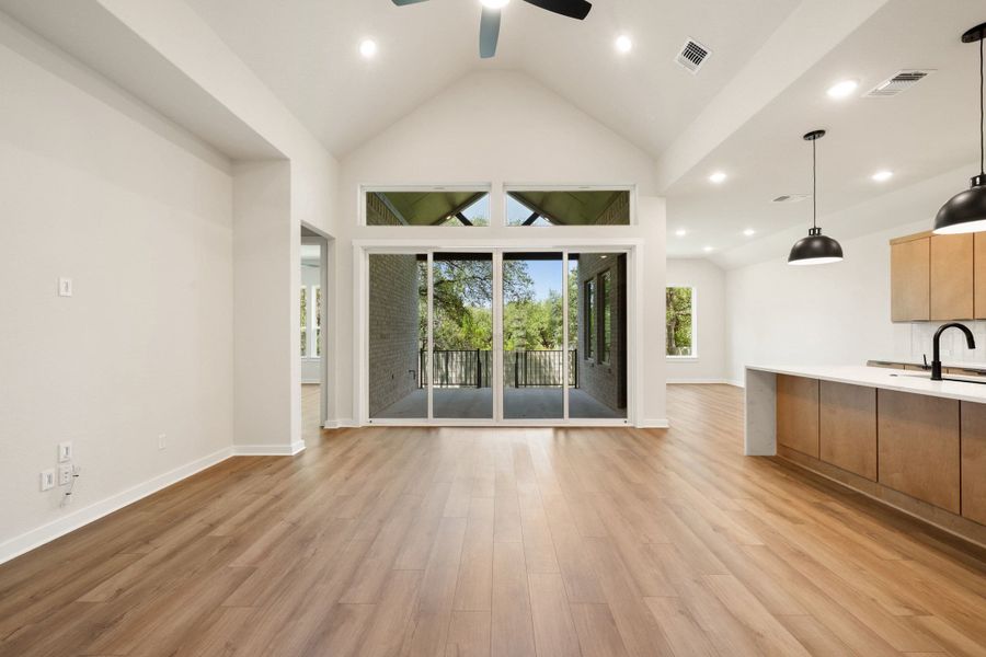 Spacious, unfurnished interior of a new home in Wolf Ranch, Georgetown (Image 23).