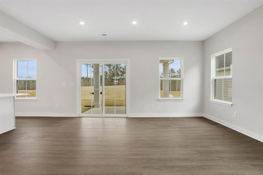 Spacious, unfurnished interior of a new home in Crystal Falls, Dawsonville (Image 25).