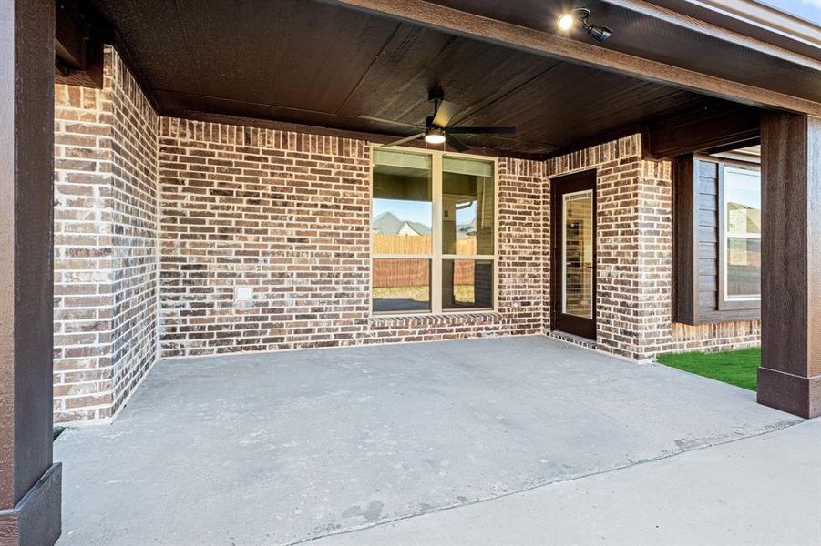 Exterior details and patio area of a home in Hayes Crossing, Midlothian (Image 21).