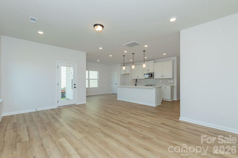 Spacious, unfurnished interior of a new home in Sunset Meadows, Charlotte (Image 14).
