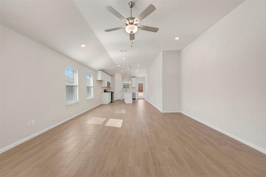 Spacious, unfurnished interior of a new home in Mobberly Farms, Pilot Point (Image 33).