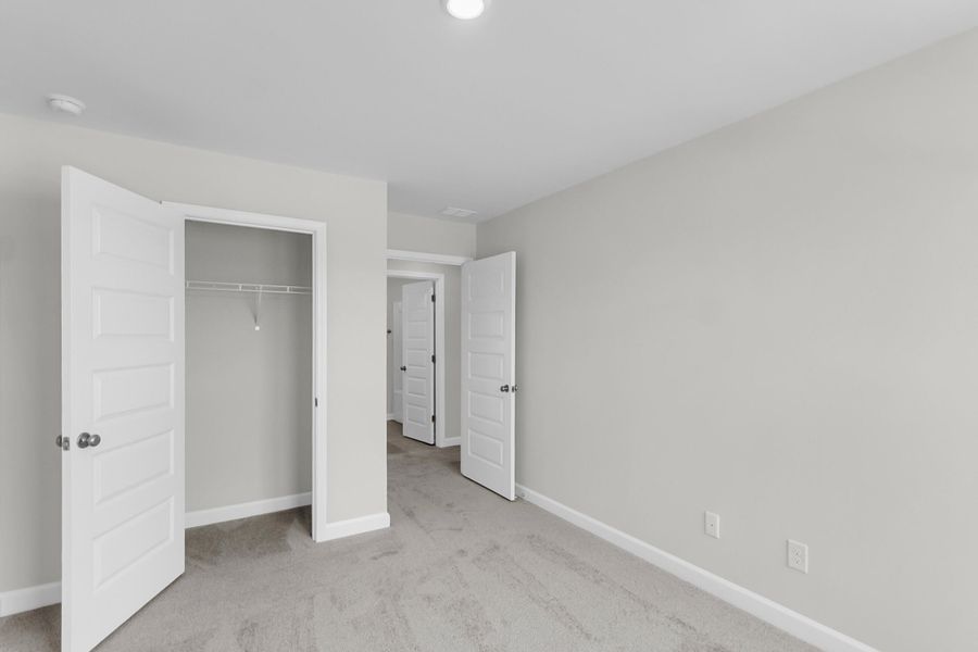Spacious, unfurnished interior of a new home in , Summerville (Image 38).