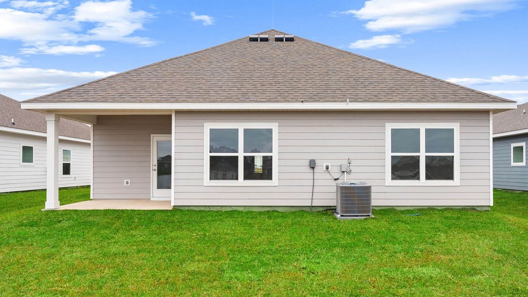Exterior details and patio area of a home in Hodges Bayou Plantation, Panama City (Image 4).