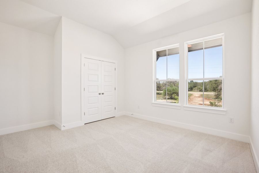 Spacious, unfurnished interior of a new home in Persimmon, Buda (Image 18).