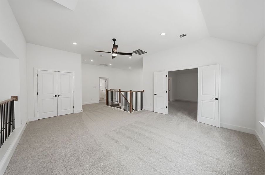 Spacious, unfurnished interior of a new home in Tavolo Park, Fort Worth (Image 33).
