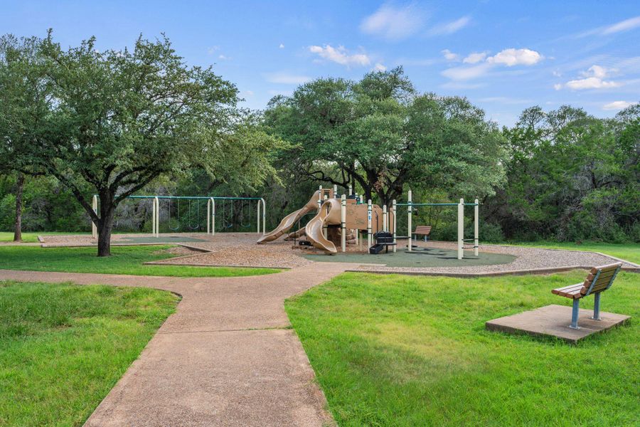 Community amenities in Messinger Village, Austin (Image 33).