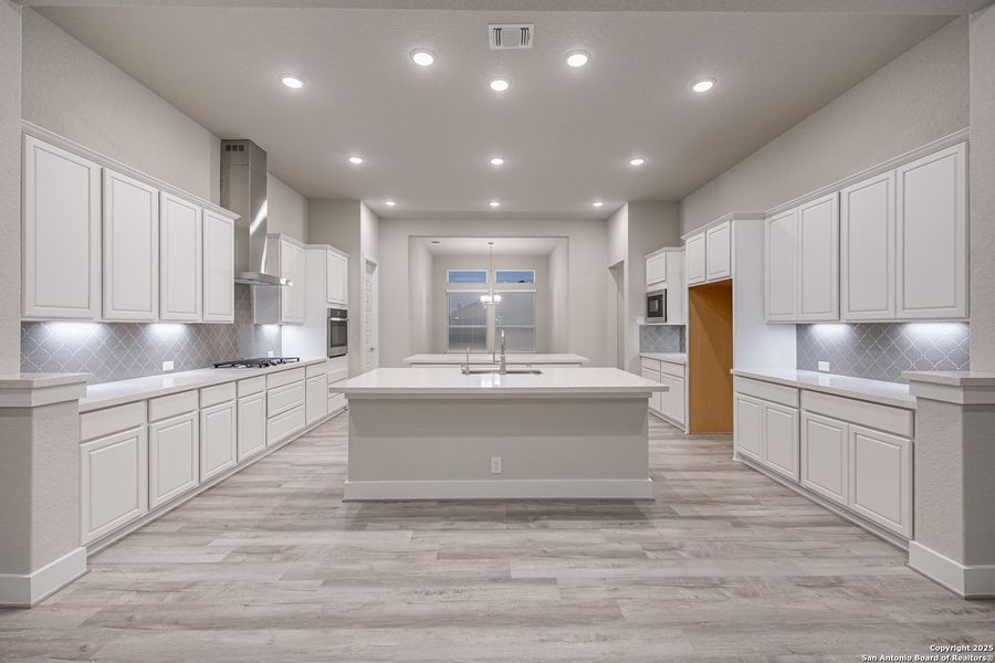 Furnished interior view inside a new home in Mesa Western, Cibolo (Image 8).