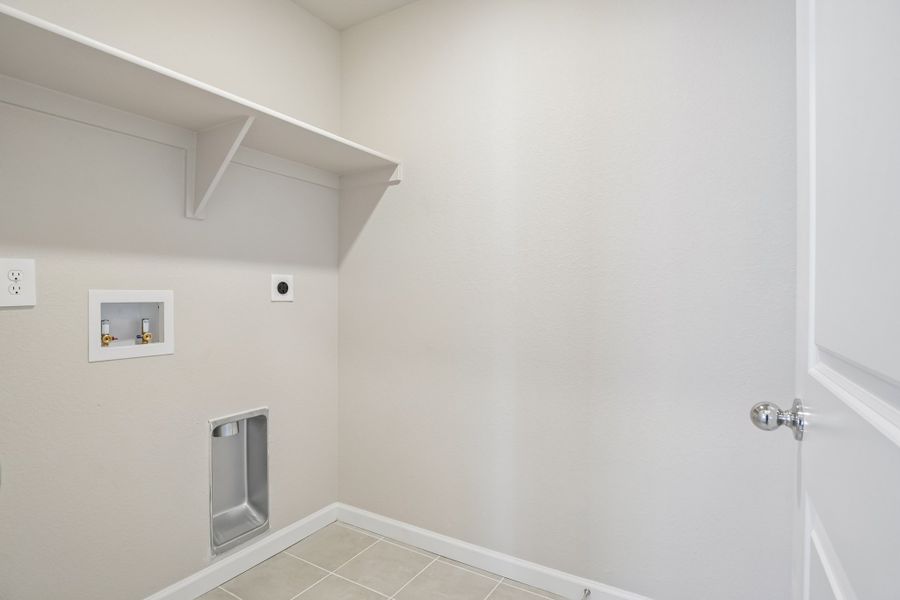 Spacious, unfurnished interior of a new home in Pintail Commons at Johnstown Village, Johnstown (Image 15).