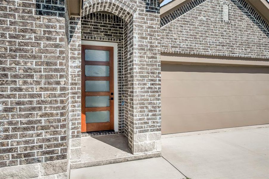 Exterior details and patio area of a home in , Runaway Bay (Image 22).