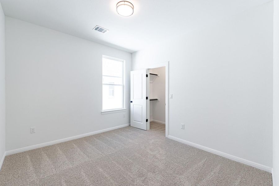 Spacious, unfurnished interior of a new home in Parmer Ranch 60, Georgetown (Image 12).
