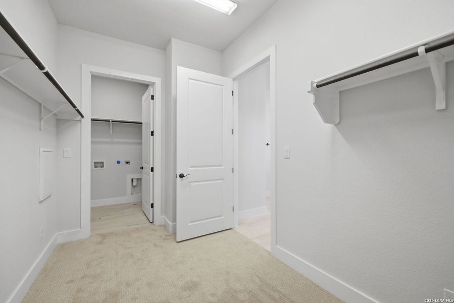 Spacious, unfurnished interior of a new home in The Summit, San Antonio (Image 28).