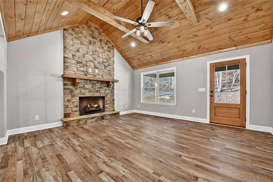Spacious, unfurnished interior of a new home in , Ellijay (Image 11).